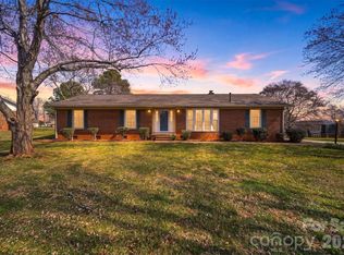 2010 Elizabeth Ave, Hickory, NC 28602