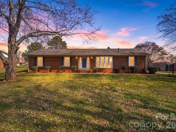 2010 Elizabeth Ave, Hickory, NC 28602