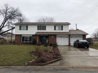 608 Crestmont Dr, Dayton, OH 45431