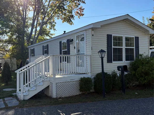 A9 Ash St, Riverhead, NY 11901