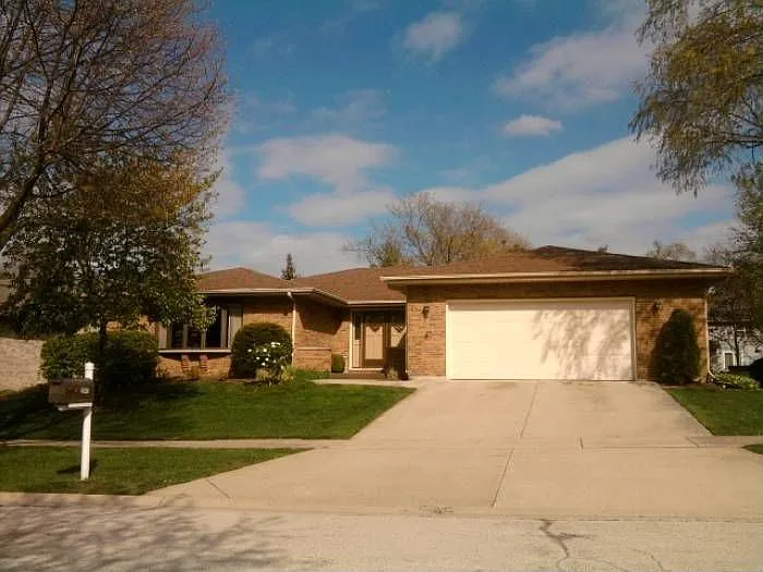 2041 N Ridge Ave photo 1