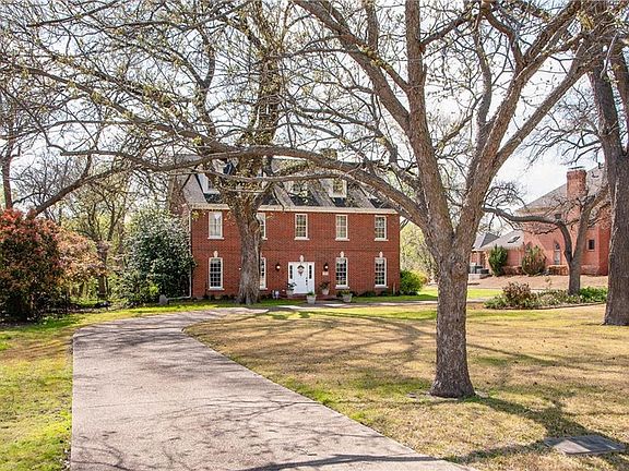 2nd image of 412 Victorian Dr
