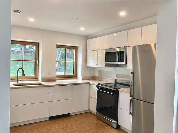 3rd image of 17 Cottage Ct