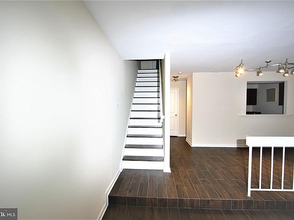 4th image of 3059 Hawthorne Dr NE #3059