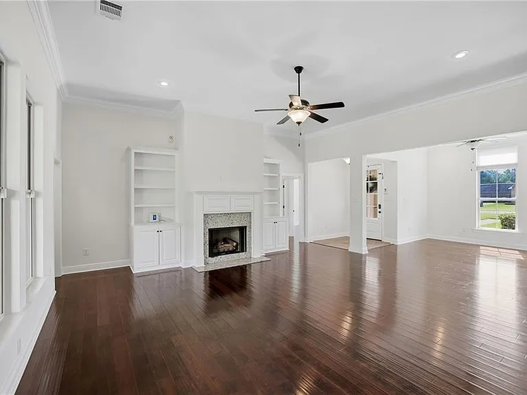 8929 Greenleaves Dr — Photo 4