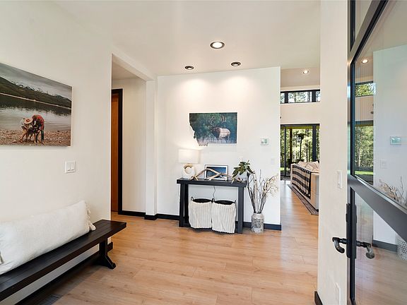4th image of 410 Belterra Ln