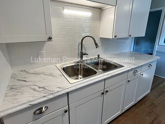 4th image of 429 W Van Hoesen Blvd