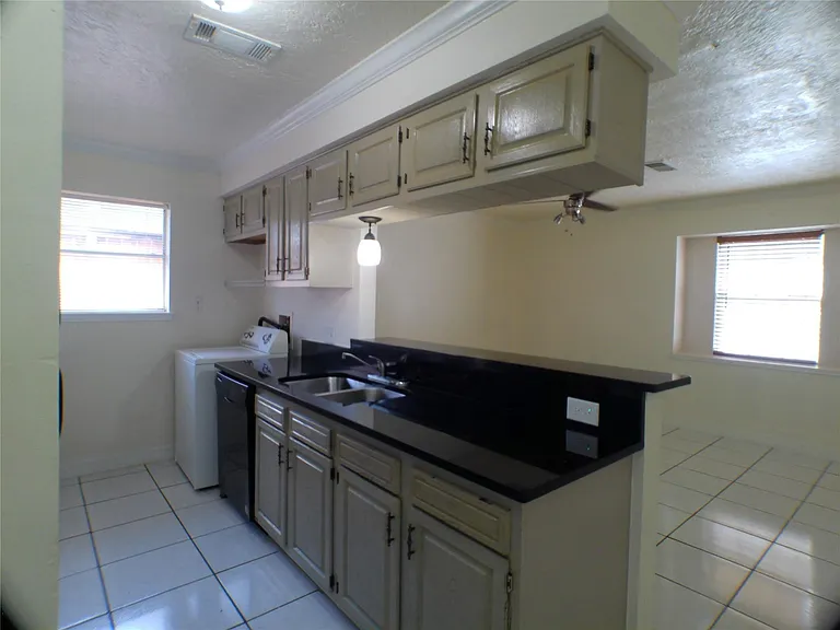 6350 Crestside Dr — Photo 7