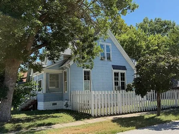 517 W 7th St, Beardstown, IL 62618