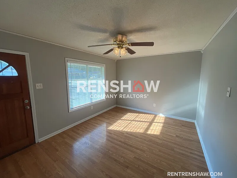 3 bed, 1.0 bath, 899 sqft, $1,400 — Photo 2