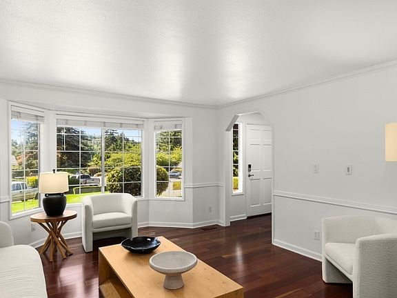 3rd image of 23973 SE 42nd Pl