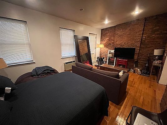 2nd image of 176 Lexington Ave Unit 2R