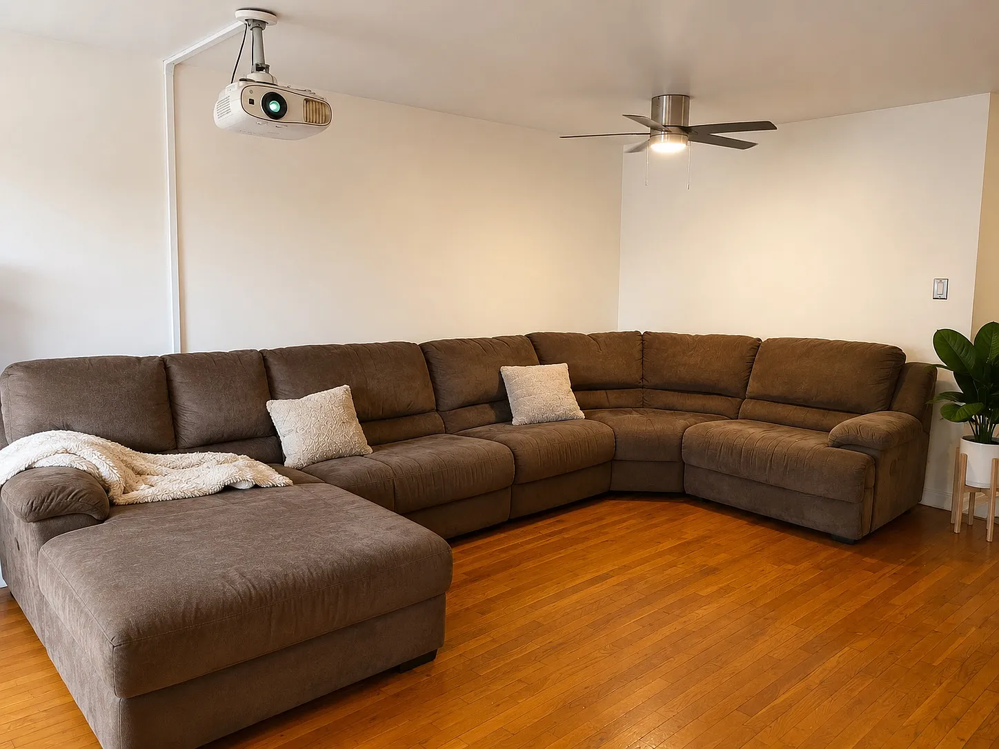 3 bed, 1100 sqft, $3,000 — Photo 2
