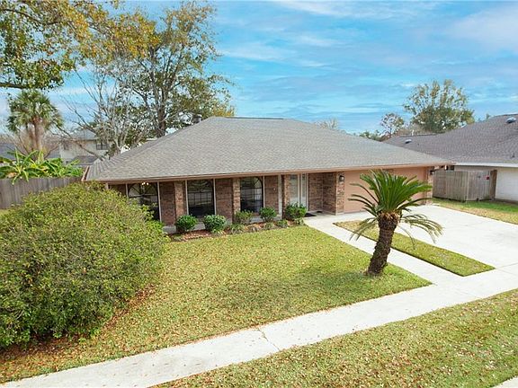 2nd image of 2042 Colonial Dr