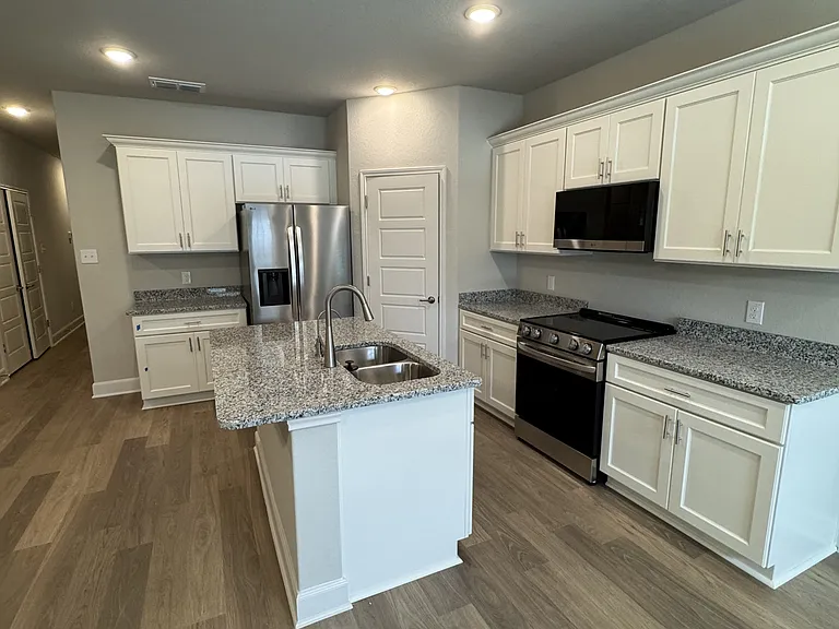 7219 Magnolia Vlg #201 — Photo 24