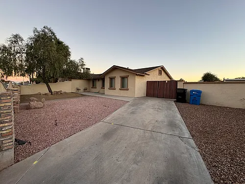 4717 E La Salle St Photo 1