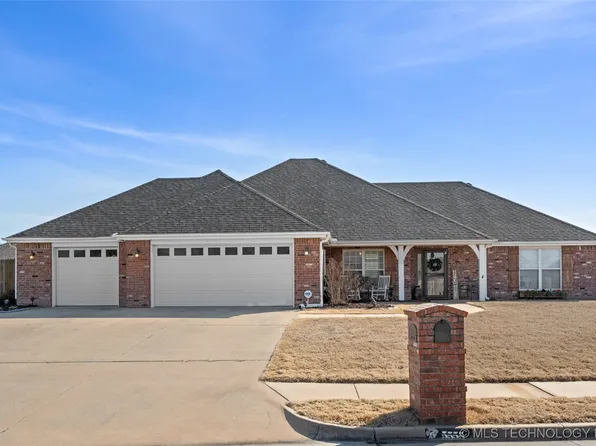 5555 Parkhill Dr, Bartlesville, OK 74006