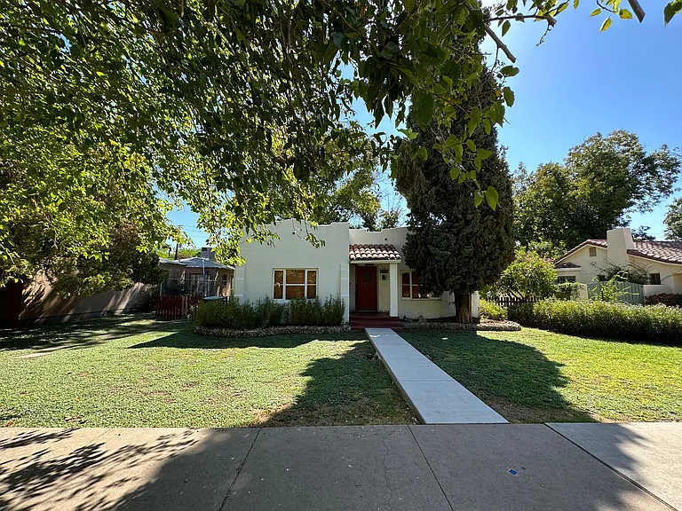 1115 S Maple Ave — Photo 2