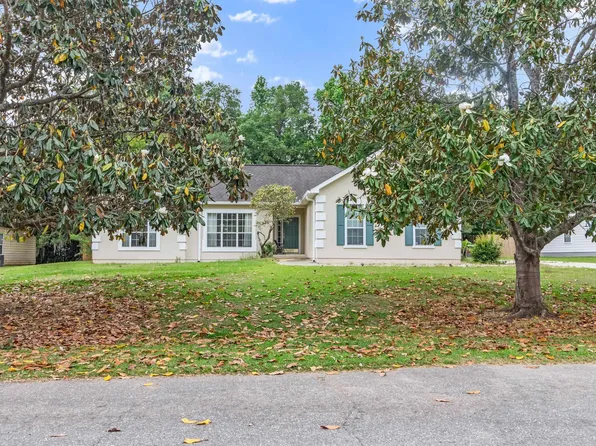 8827 Sapphire Dr, Tallahassee, FL 32309