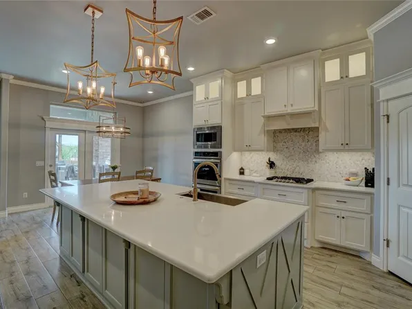 3008 Drake Crest Dr, Edmond, OK 73034