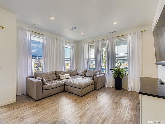 5th image of 625 Aspen Avenue