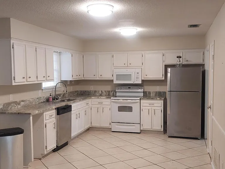 115 Sandlewood Cir N — Photo 6