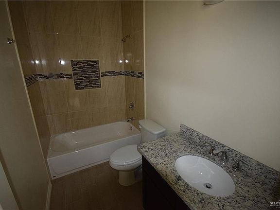 4th image of 1215 Upas Dr #2
