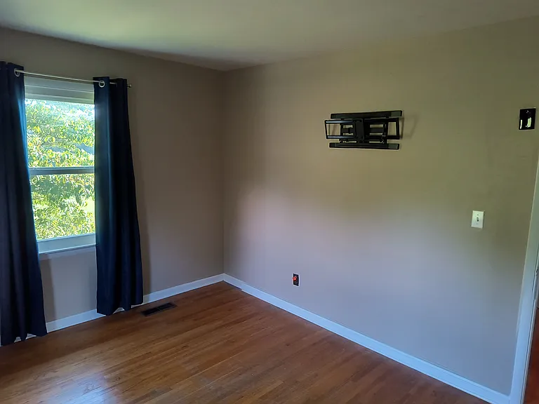 400 NW Williams Rd — Photo 8