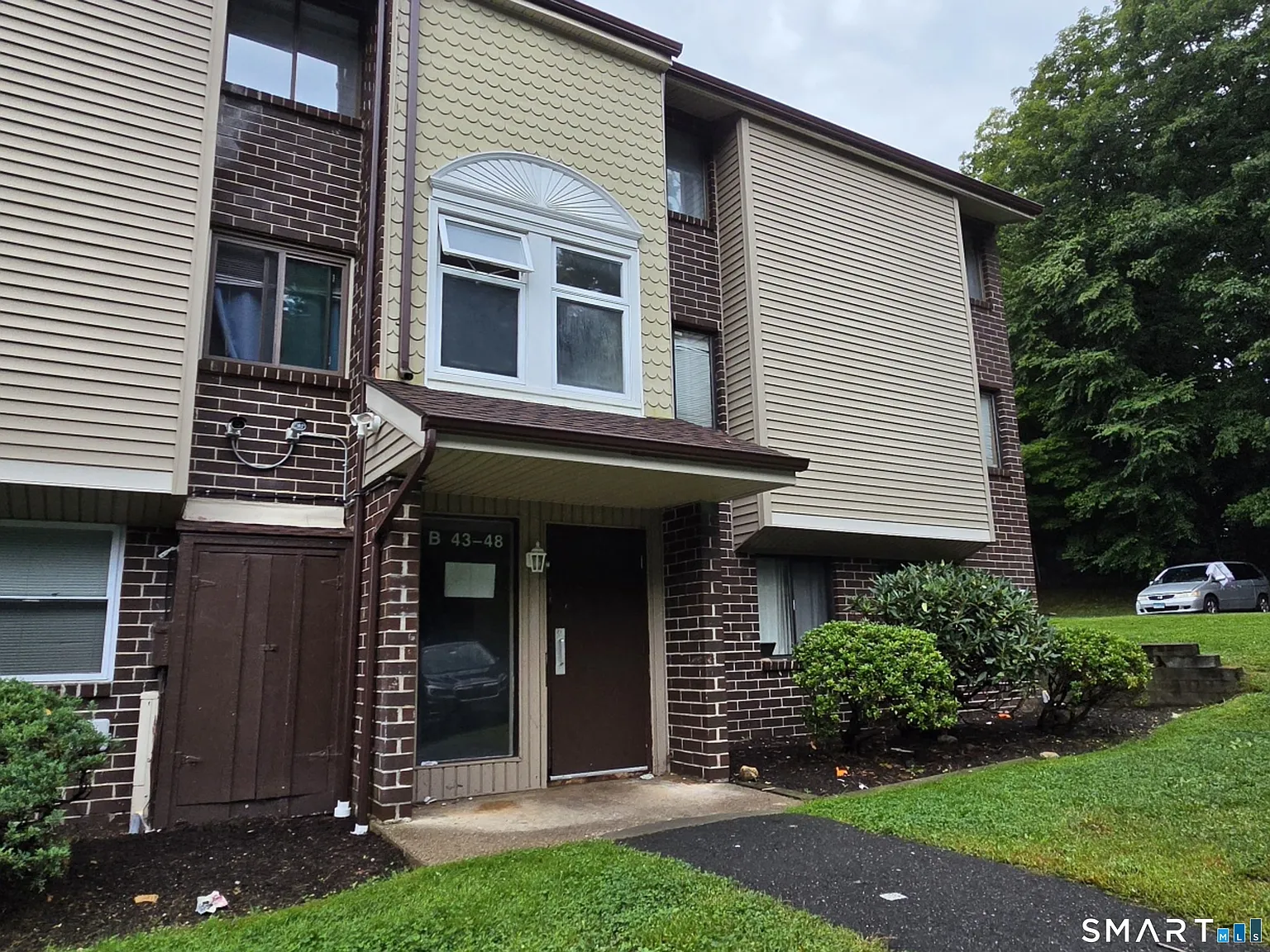 2 bed, 1.0 bath, 851 sqft, $1,990 — Photo 1