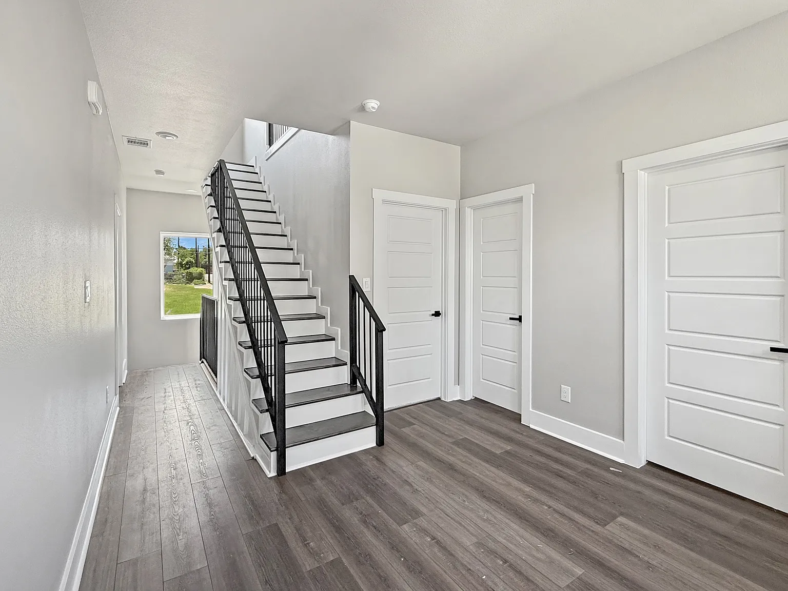3 bed, 2000 sqft, $2,200 — Photo 3