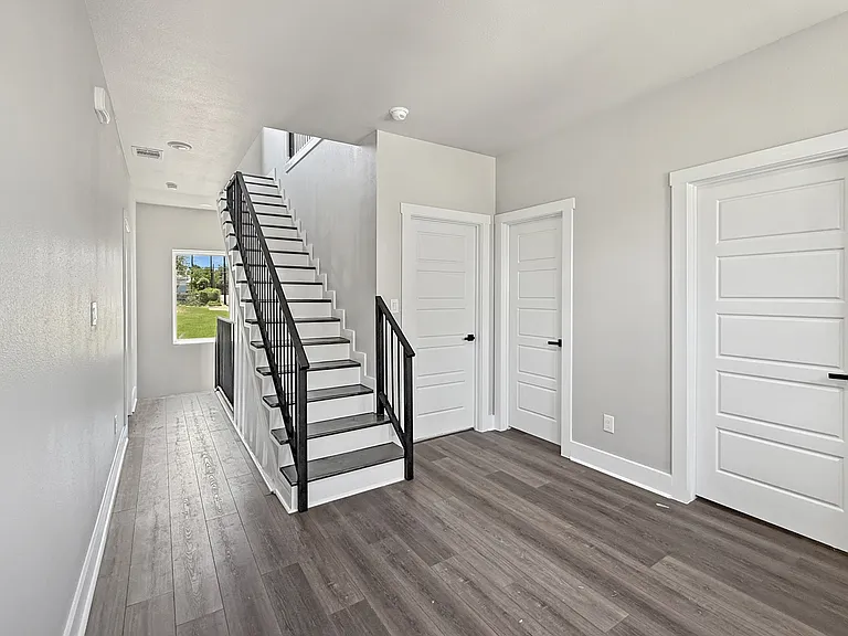 122 S Walters St — Photo 3
