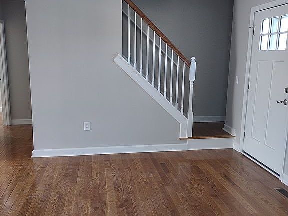 5th image of 418 Becker Ave