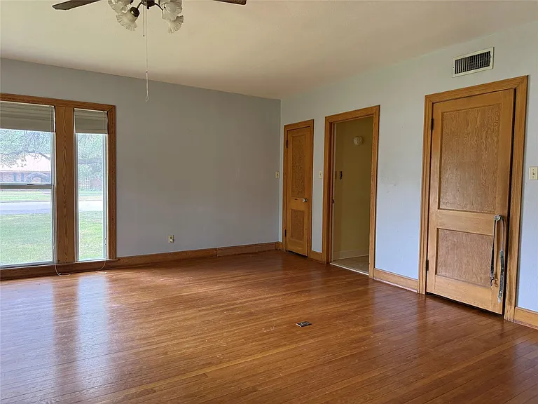 231 E Live Oak St #A — Photo 12