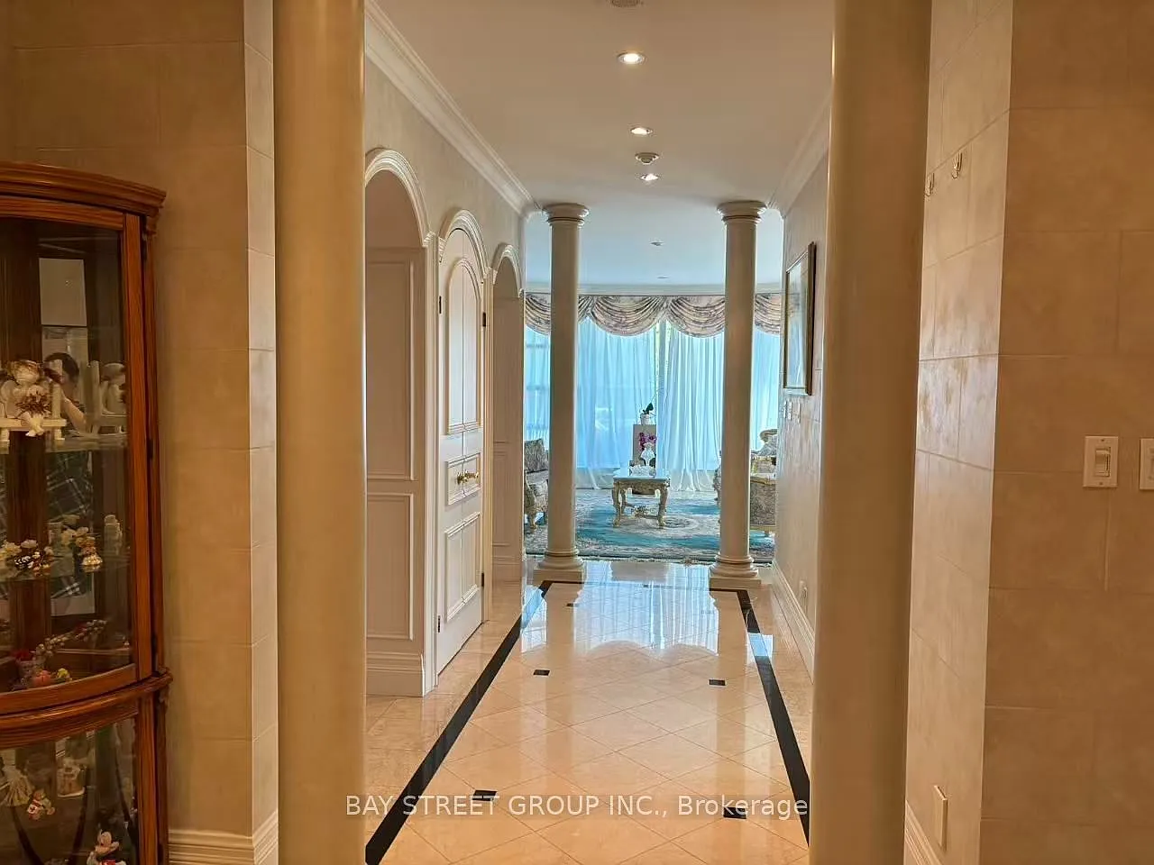 3 bed, $8,000 — Photo 3