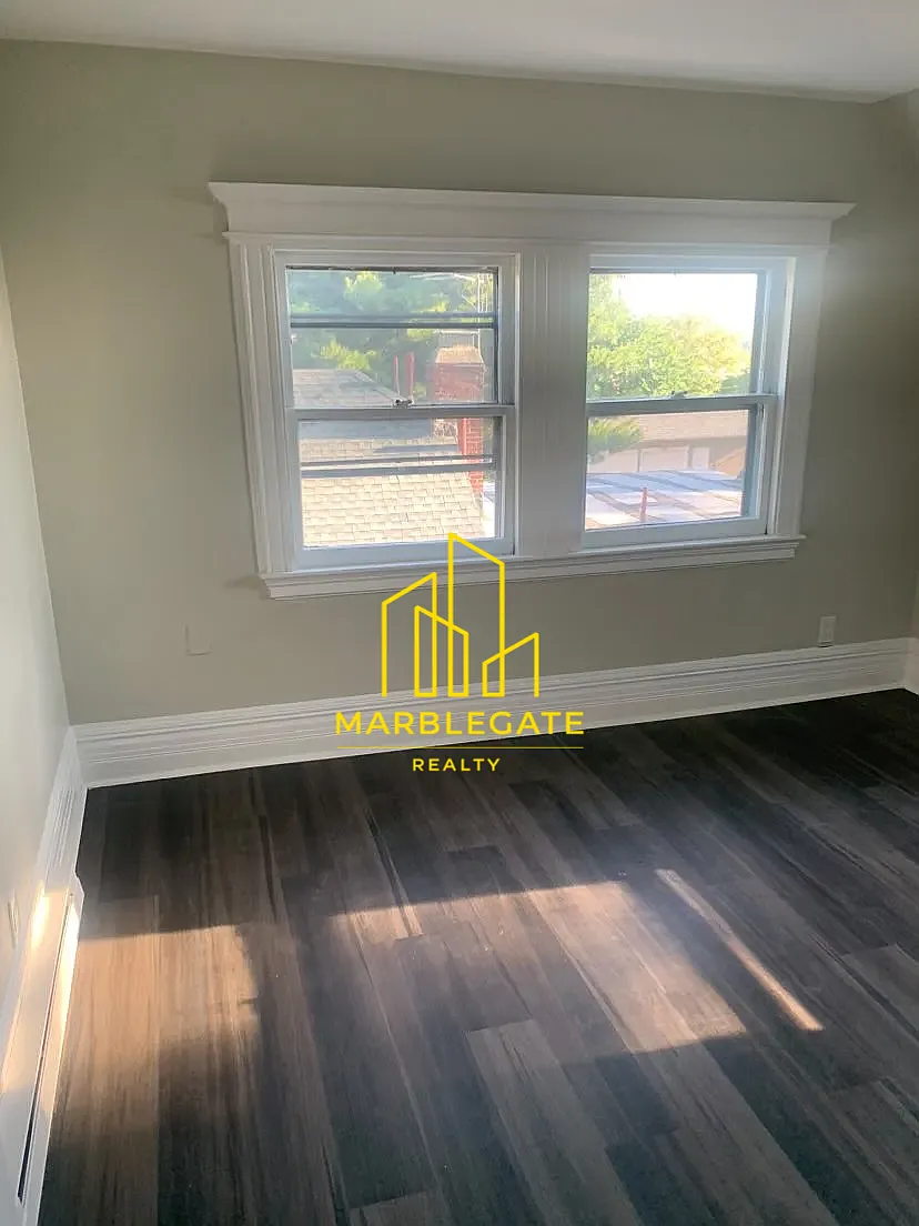 3 bed, 1050 sqft, $2,450 — Photo 3
