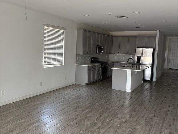 3rd image of 40521 W Little Dr