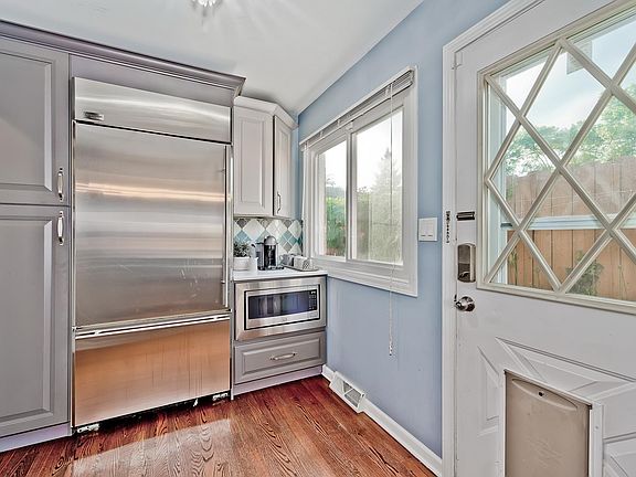 4th image of 9538 Kildare Ave
