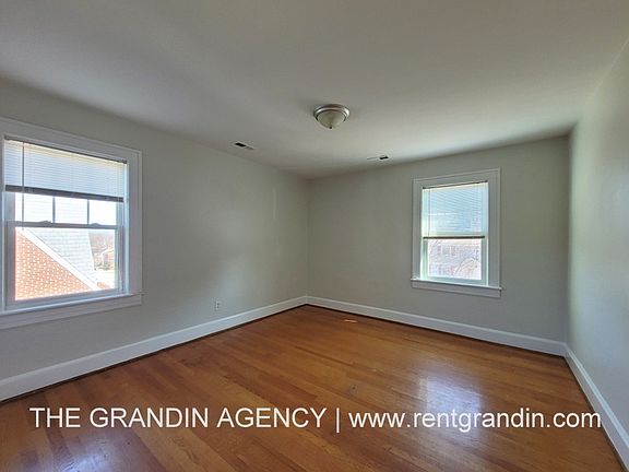 3rd image of 2712 Cumberland St NW #2712