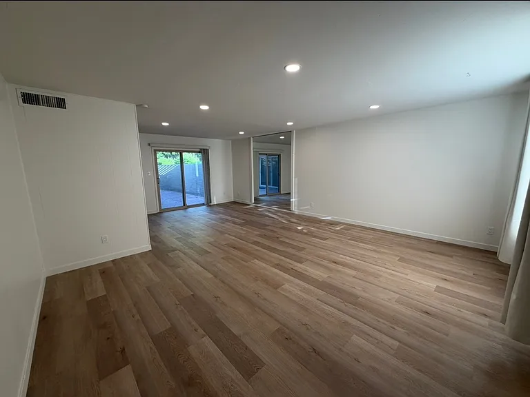 4818 S Alder Dr — Photo 3