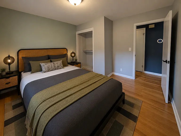 714 W Montclaire Ave — Photo 10