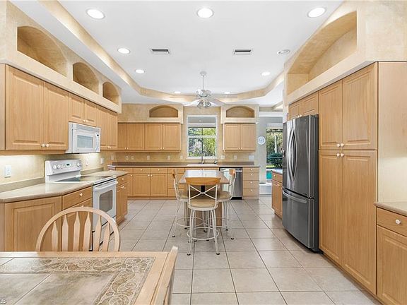 4th image of 28056 East Brook DR
