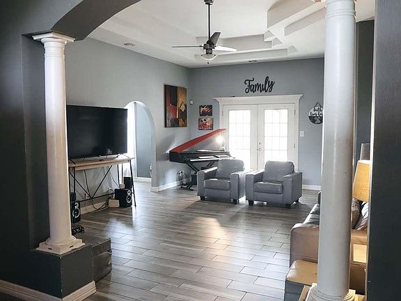 3rd image of 1608 Sherwood Dr