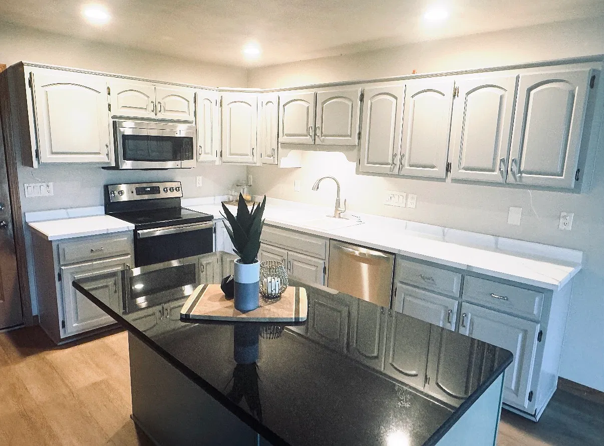 3 bed, 3200 sqft, $2,500 — Photo 3
