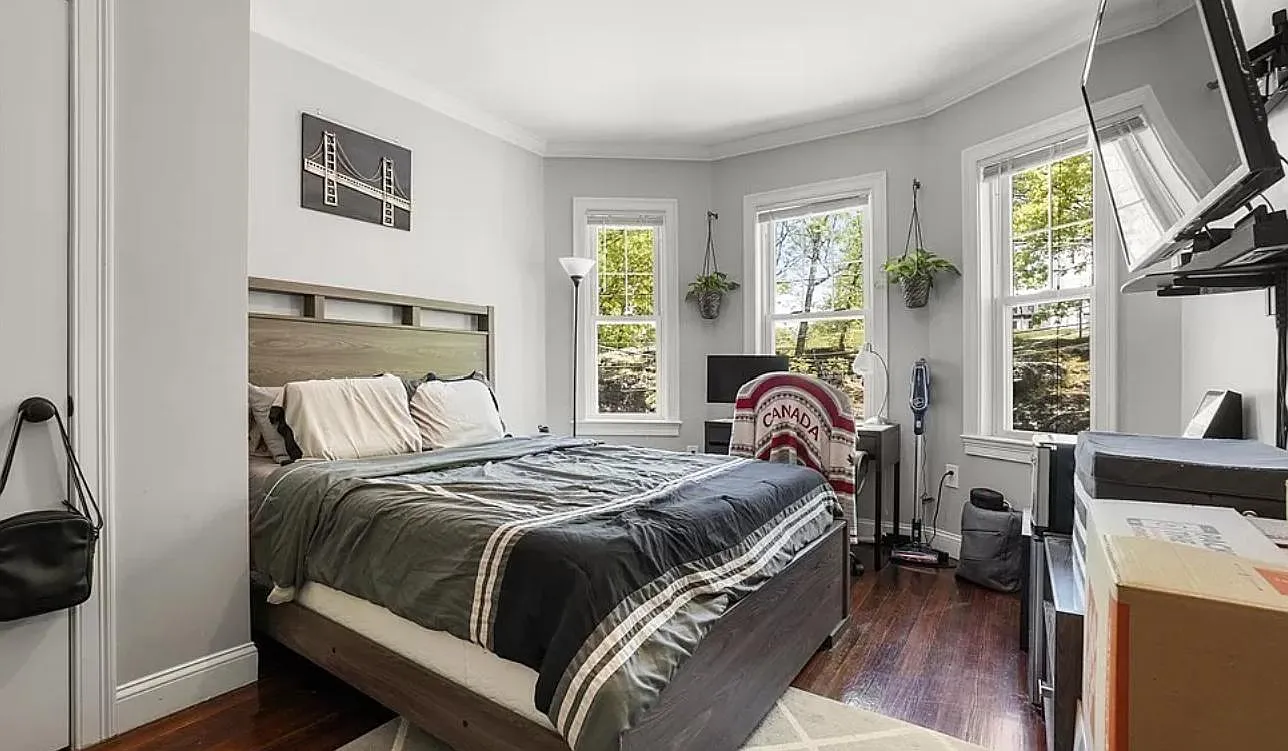 3 bed, 1.5 bath, 9999 sqft, $3,500 — Photo 3