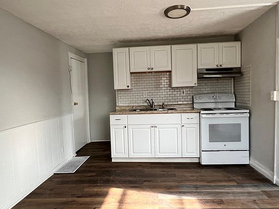 4th image of 232 Elyria St #9