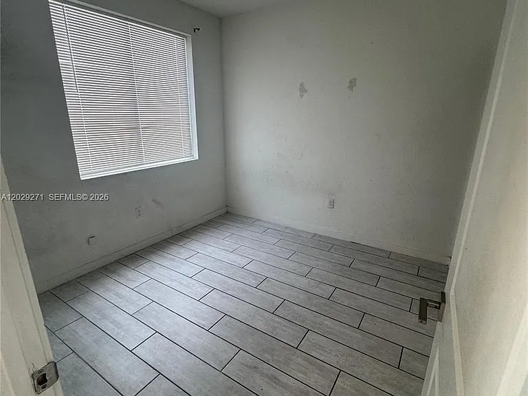 1048 SE 23rd Ter — Photo 5