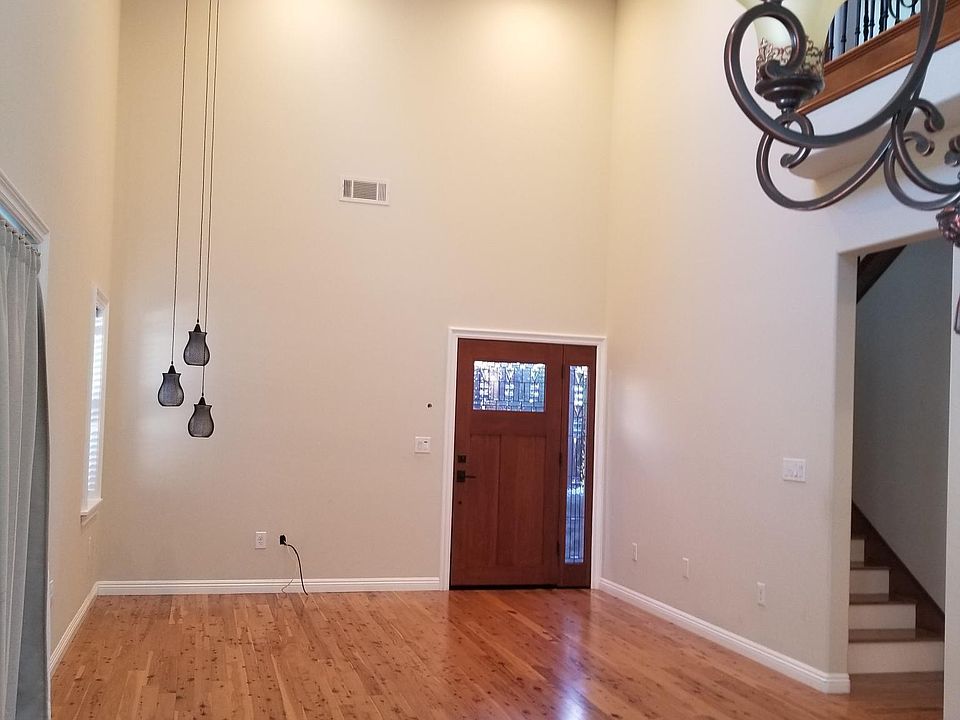 1st image of 422 W Lemon Ave