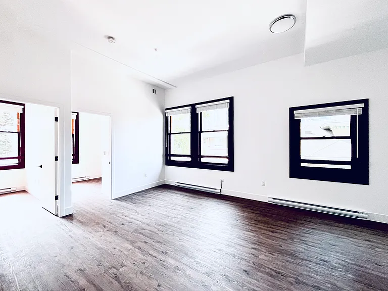 1523 Davie St #302 — Photo 11