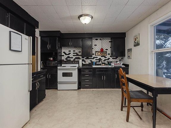 5th image of 202 Madcap Ln
