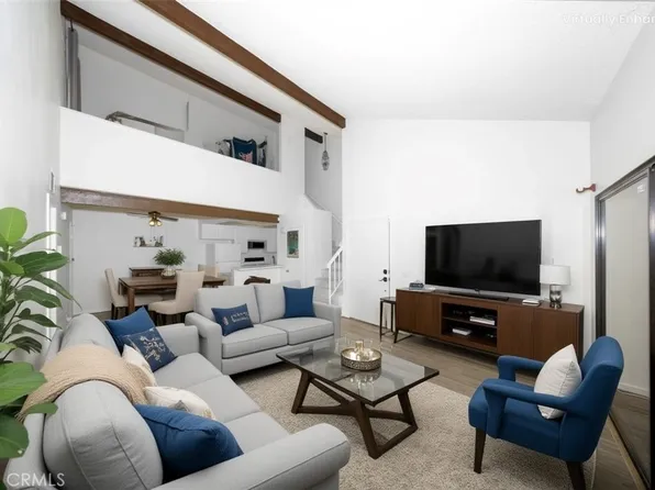 32 Town And Country Rd, Pomona, CA 91766